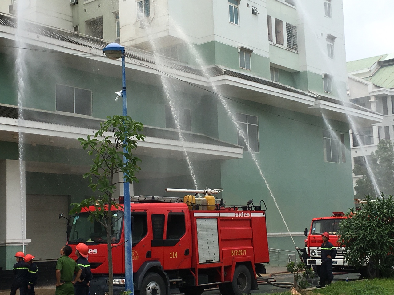  TẬP HUẤN NGHIỆP VỤ PCCC, DIỄN TẬP PHƯƠNG ÁN CHỮA CHÁY,CỨU HỘ NẠN NHÂN TẠI CHUNG CƯ NHẤT LAN 2 NĂM 2018